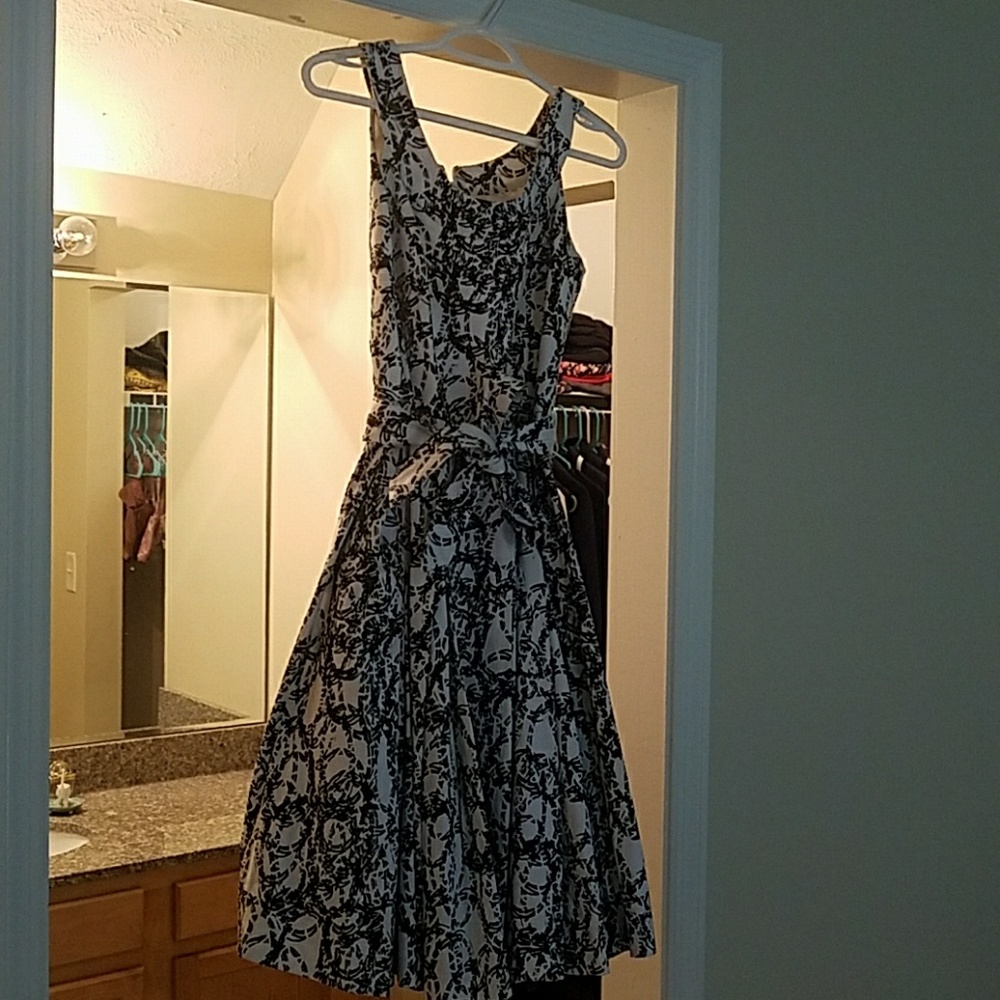 Patterned Tea-length dress
